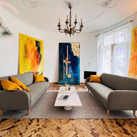 Sada Art Gallery Apartment Bukares Bagian luar foto
