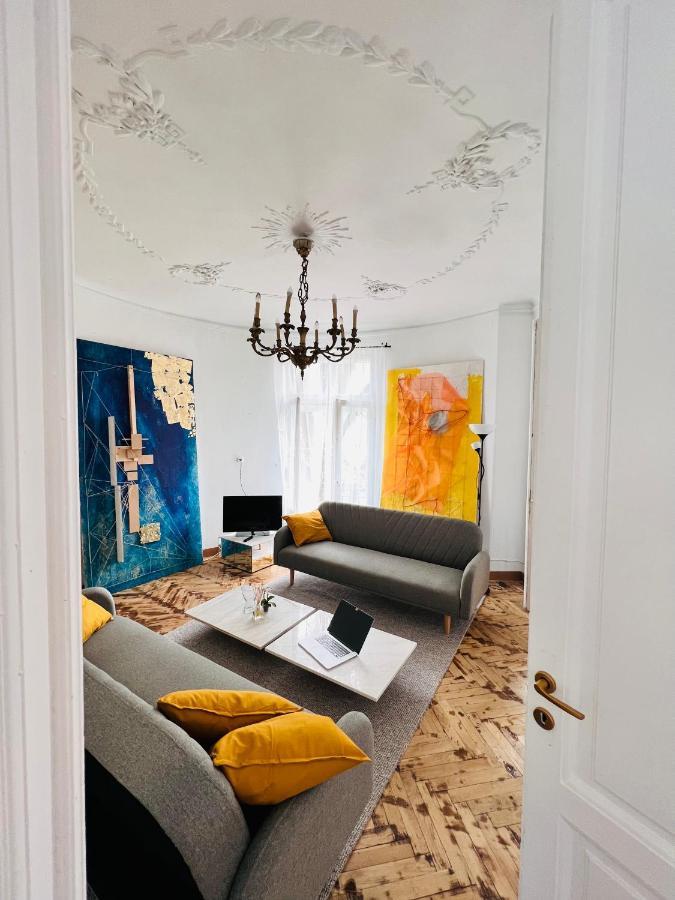 Sada Art Gallery Apartment Bukares Bagian luar foto