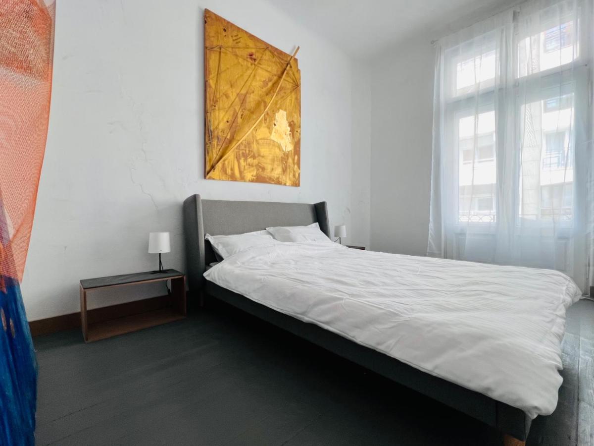Sada Art Gallery Apartment Bukares Bagian luar foto