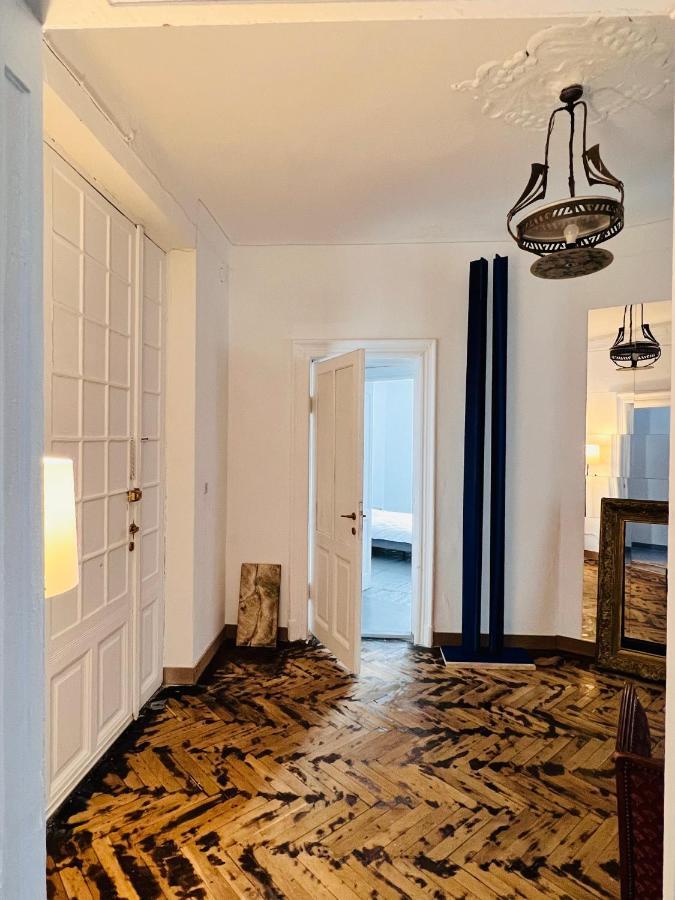 Sada Art Gallery Apartment Bukares Bagian luar foto