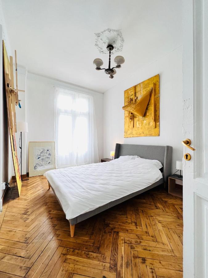Sada Art Gallery Apartment Bukares Bagian luar foto