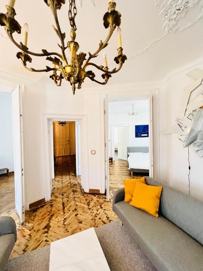 Sada Art Gallery Apartment Bukares Bagian luar foto